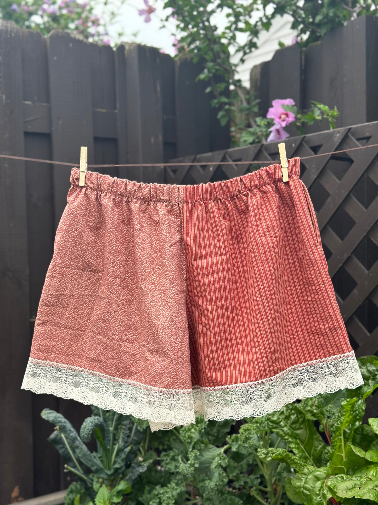 Red Stripe Lace Shorts (2XL)