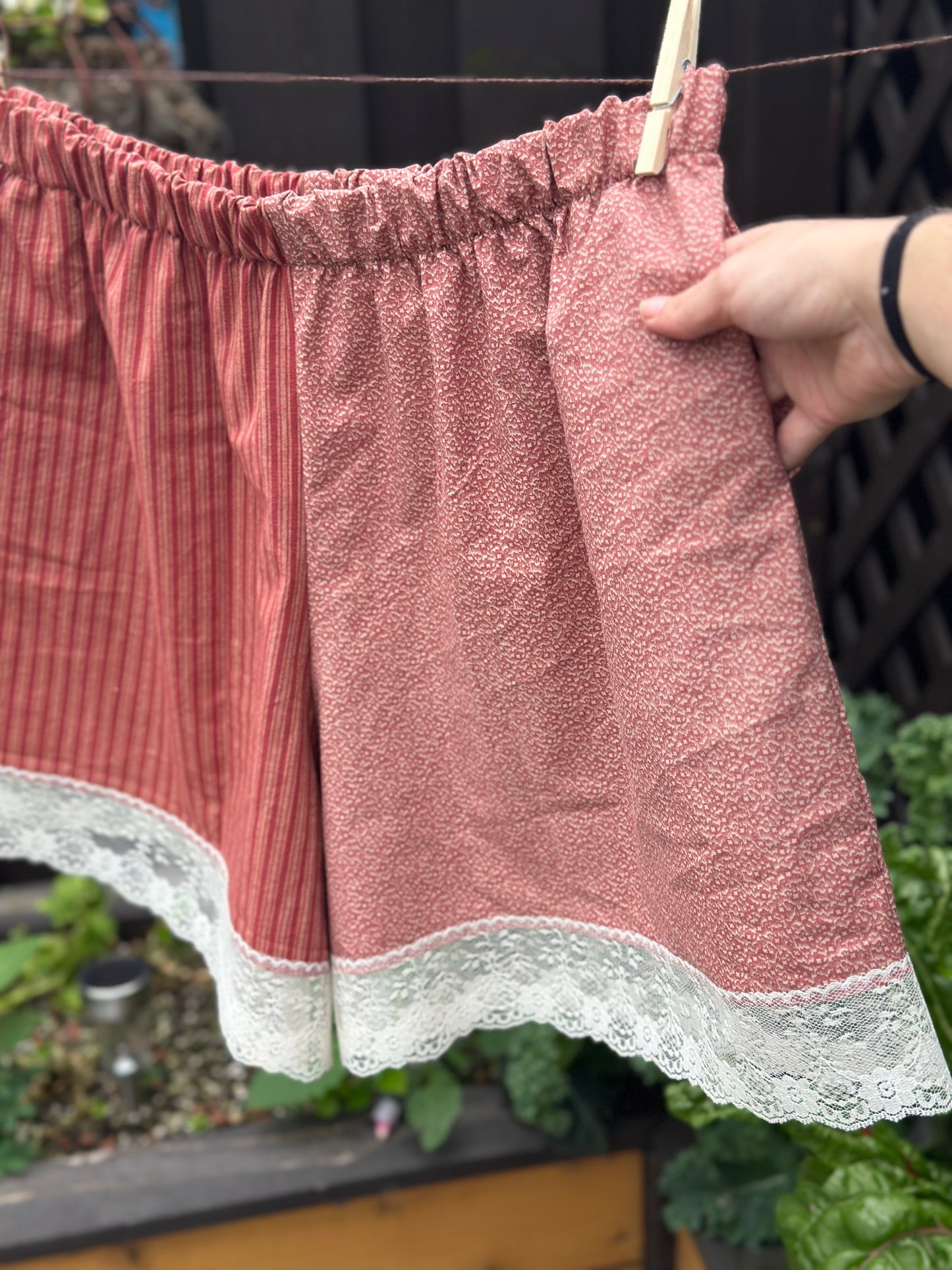 Red Stripe Lace Shorts (2XL)