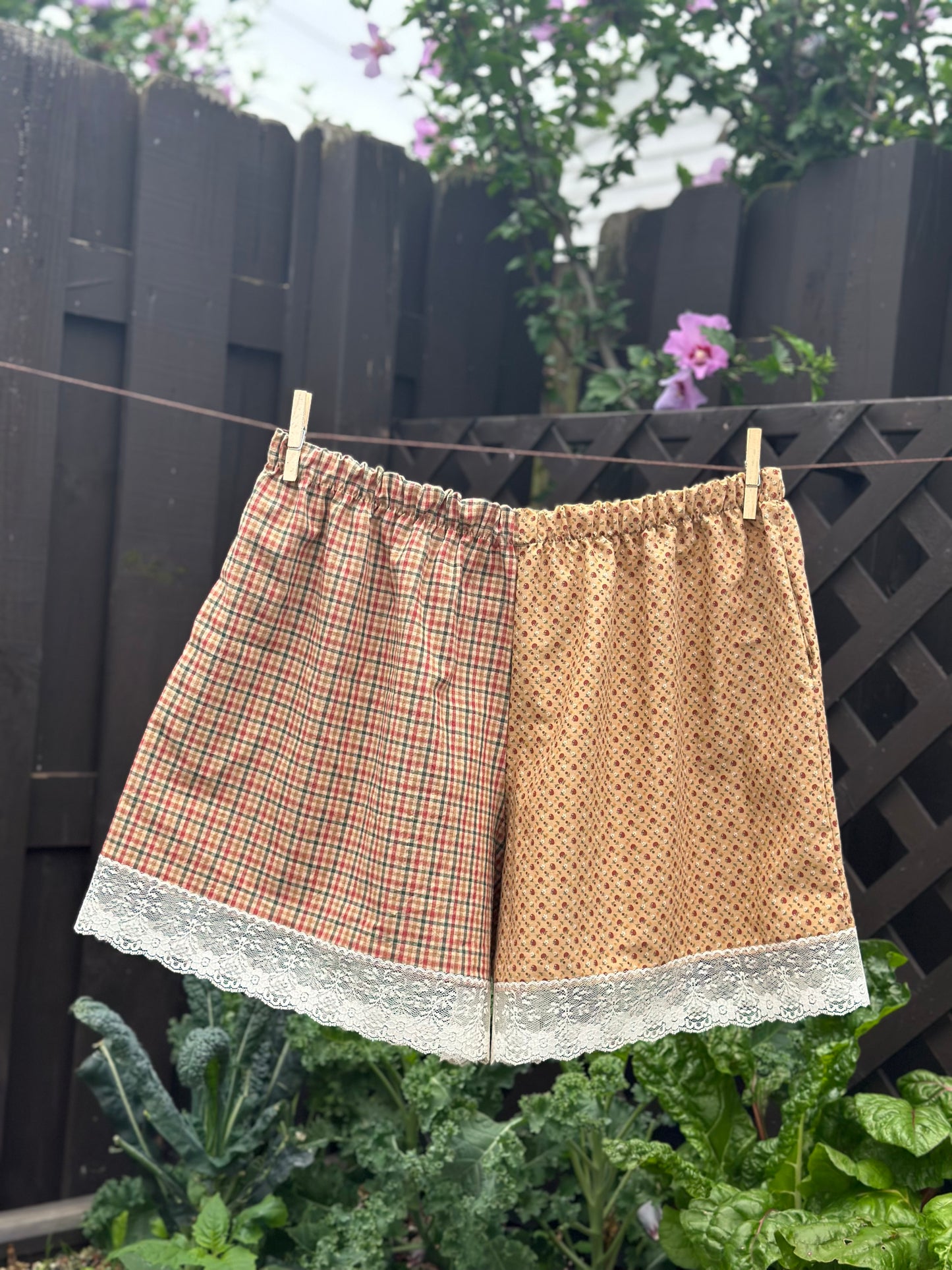 Tomato/Plaid Lace Shorts (2XL)