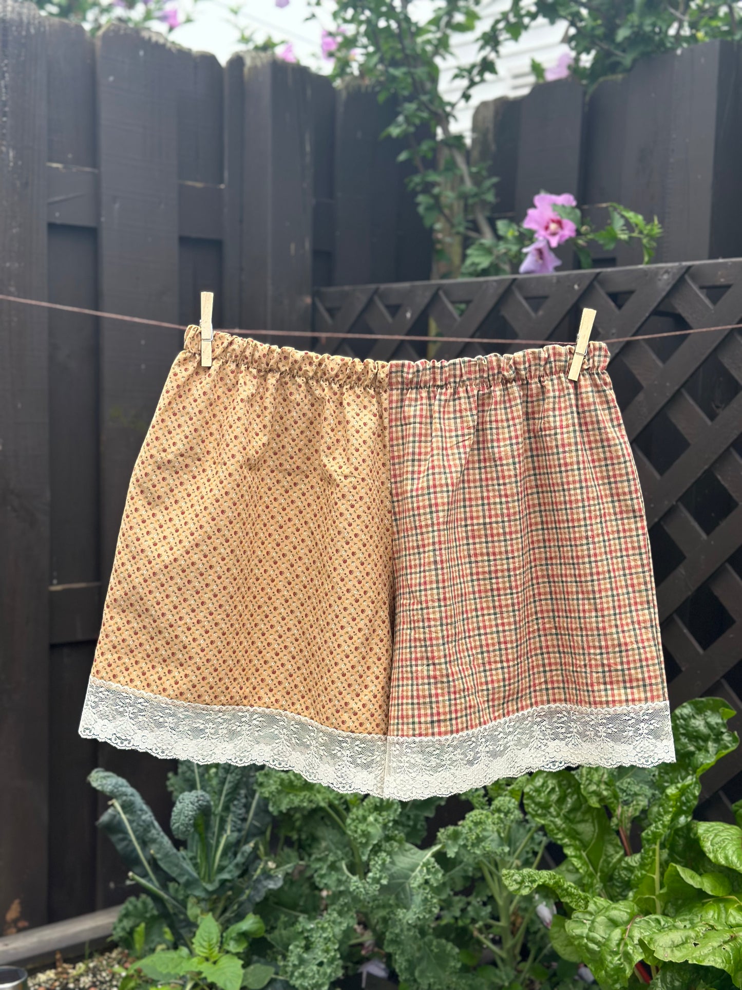 Tomato/Plaid Lace Shorts (2XL)