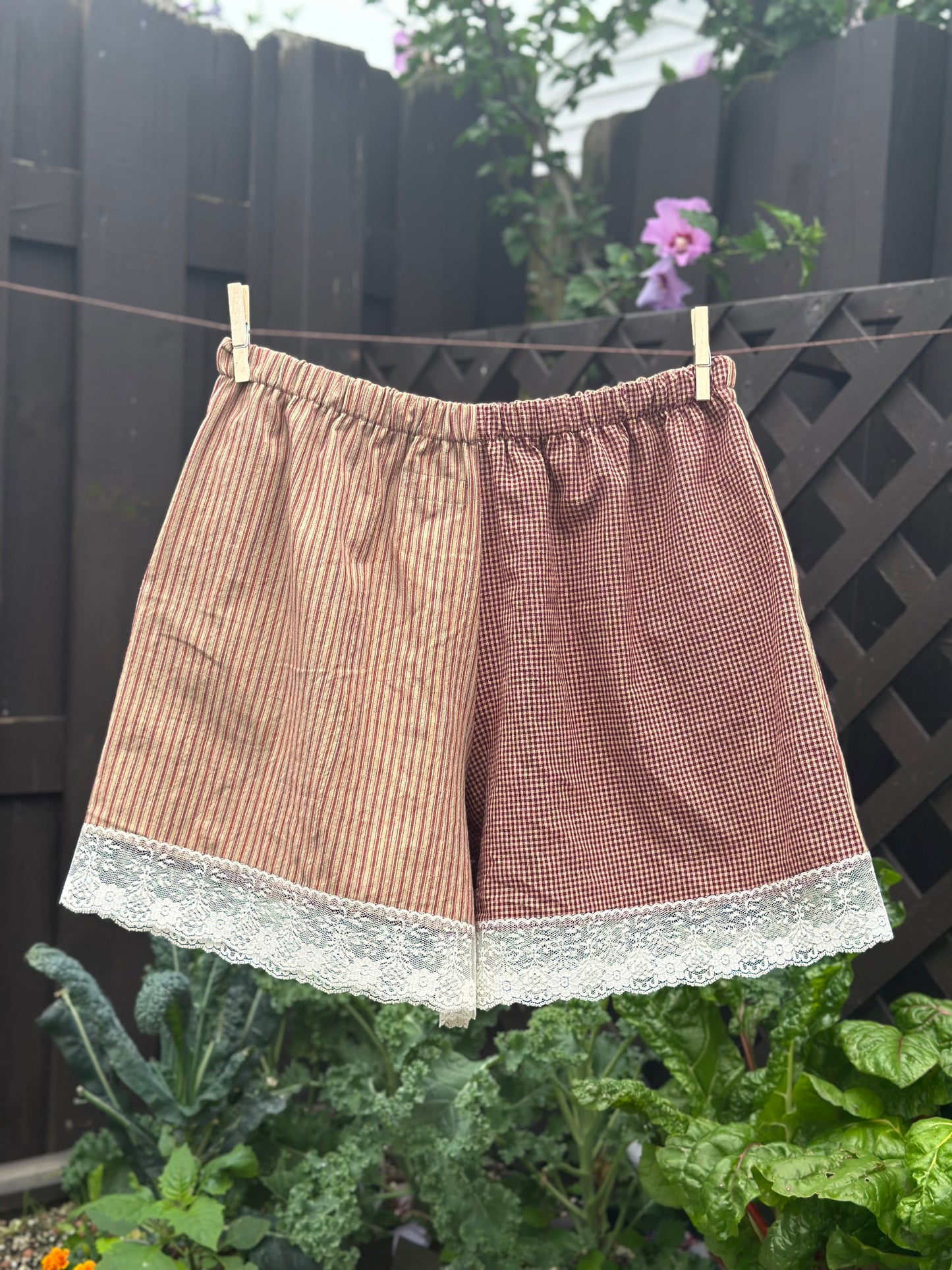 Red Gingham/Stripe Lace Shorts (L)