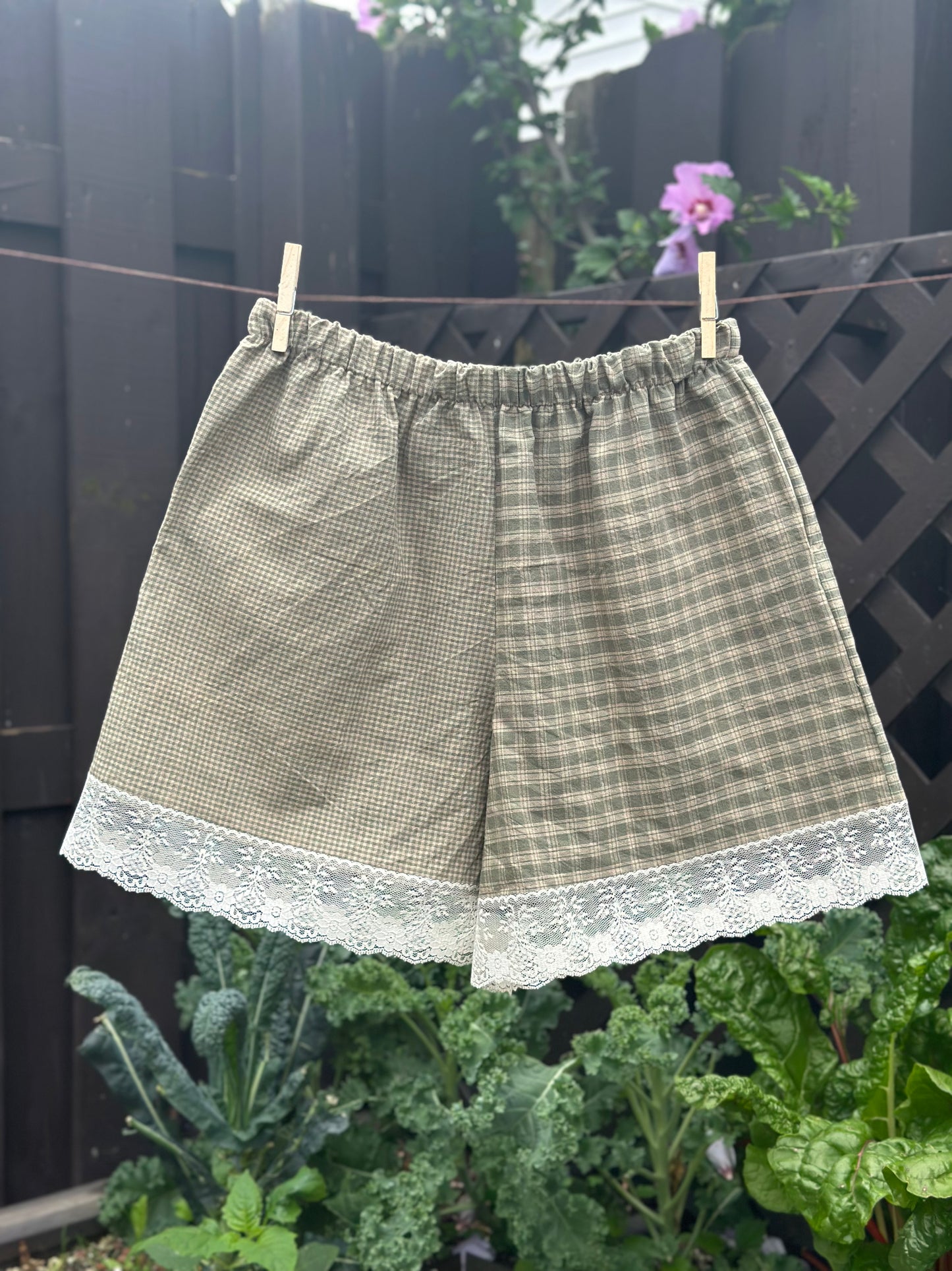 Green/Tan Plaid Lace Shorts (M)
